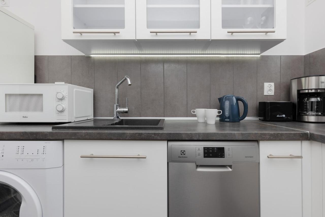 Old Town Spacious Apartment Bonifraterska By Renters Varsóvia Exterior foto